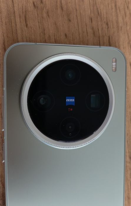 Vivo X200 Pro Mini – 12/256GB | Dimensity 9400 | ZEISS | 5700mAh + 6 Кейса & 3 Протектора