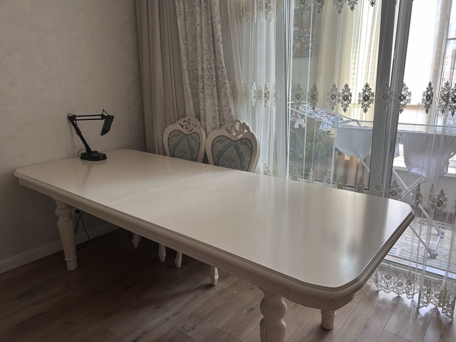 Стол для гостинной