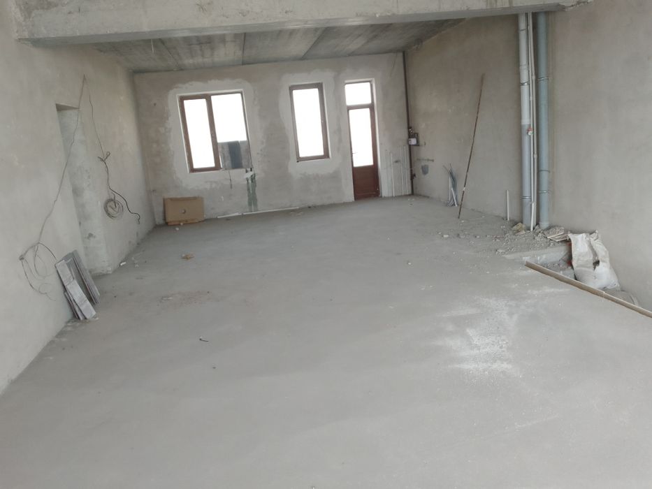 Срочна продается магазин на карвон базаре на втором этаже в дол дороге