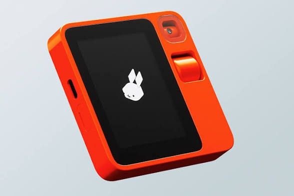 AI компаньон Rabbit R1