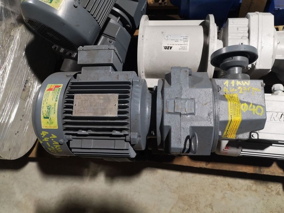 Motor electric trifazat SEW cu reductor și variator de turatie, 1.1kW,