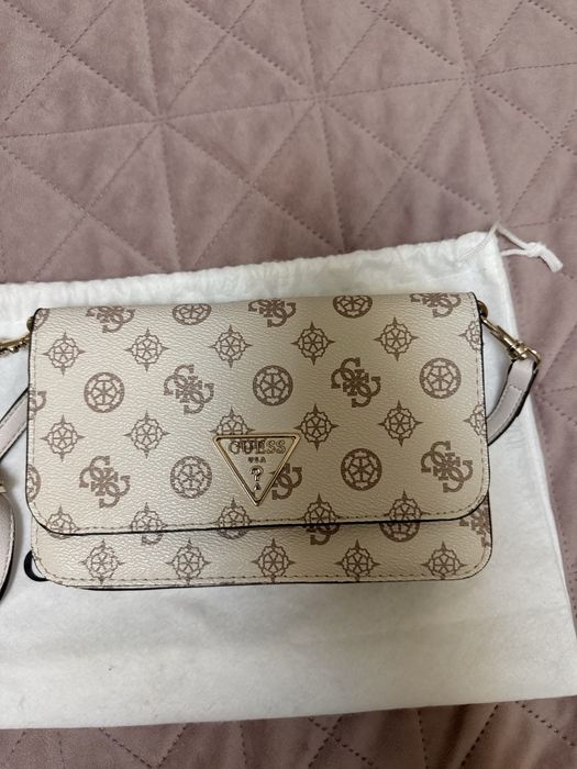 Чанта на Guess с прахова торбичка
