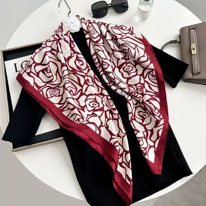 Платки в подарчоной упаковке!