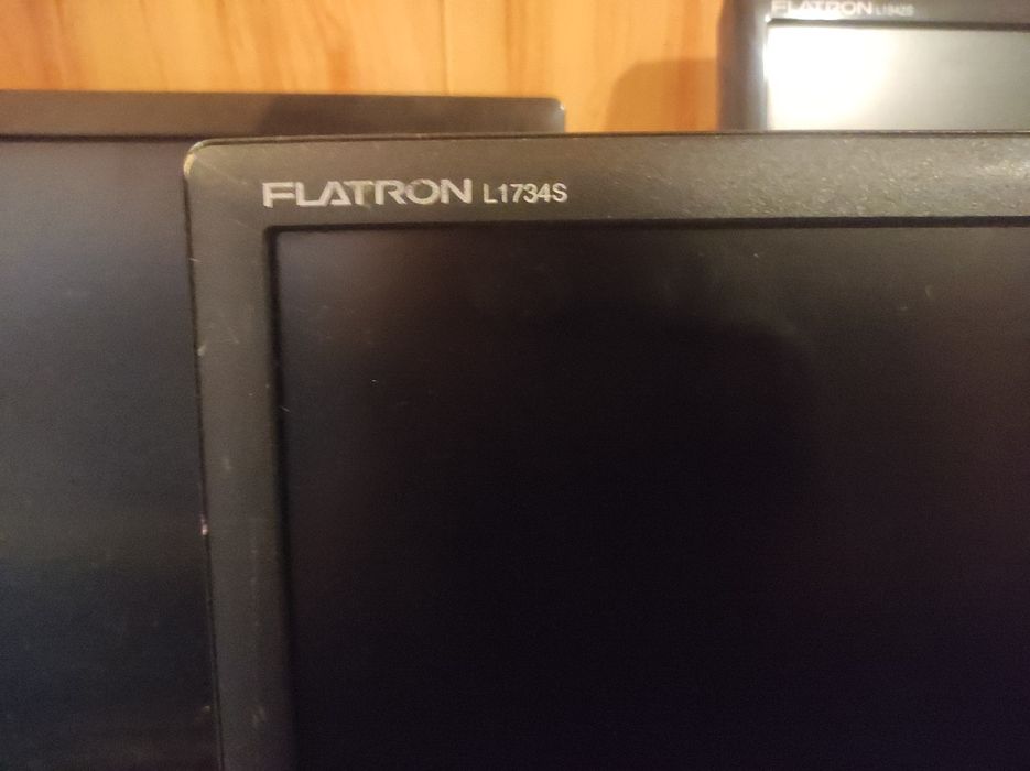 Продам 2 экрана бу одним лотом . Экраны робочие