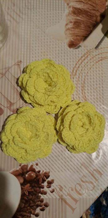 Плетена розичка на една кука!