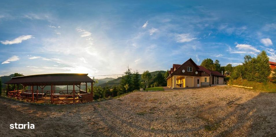 Complex turistic în Munții Apuseni–3 clădiri, 10 camere, teren 3740 mp