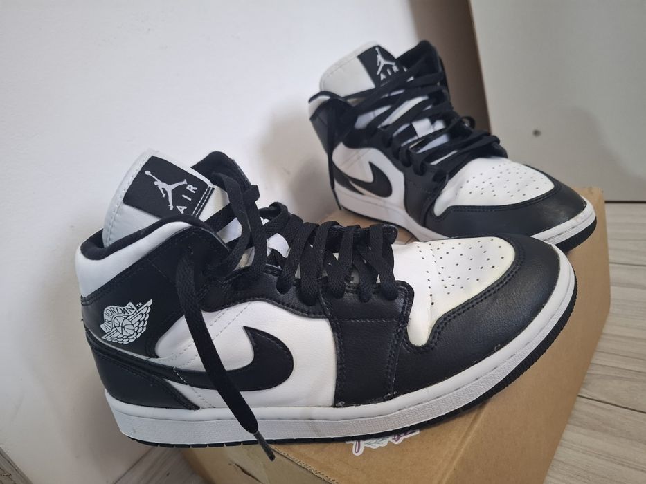 Air Jordan 1 Mid Marimea 42.5 coloare alb-negru