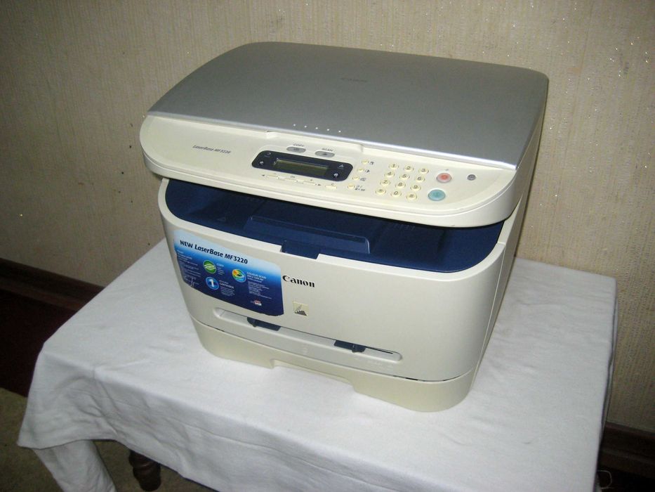 Canon 3220 лазерный принтер 3 в одном почти новая!