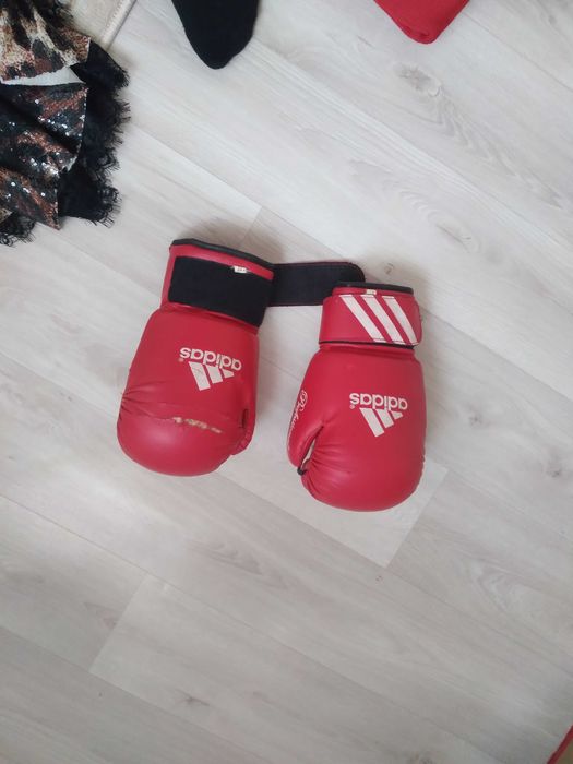 Боксерские перчатки адидас