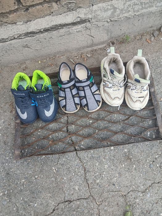 Отдам  школьные туфли на мальчика