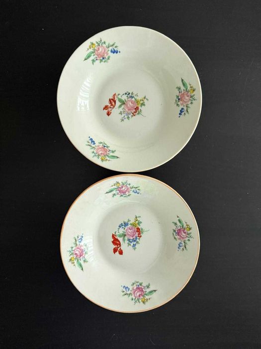 Set 2 farfurii – model floral – stare foarte bună