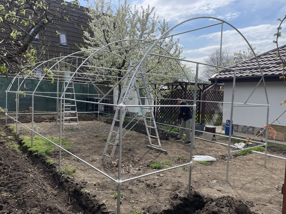 Arcade solar si solare Montate la gata