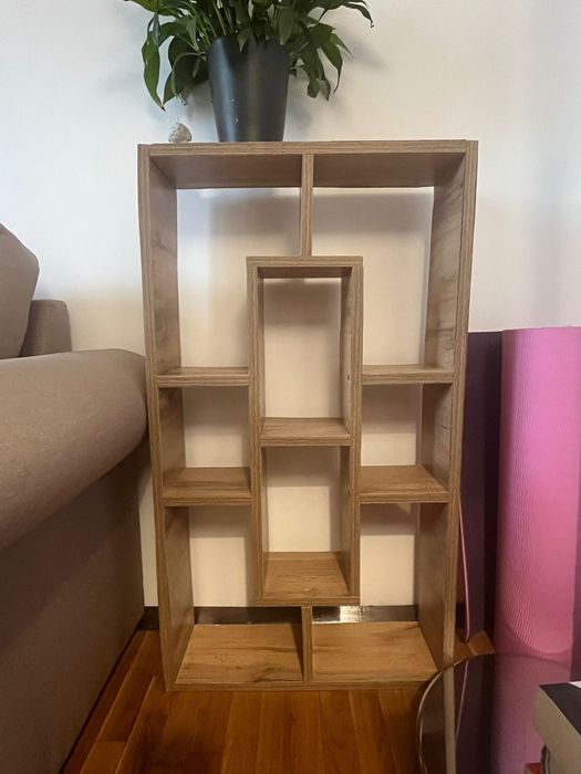 Малка етажерка за книги