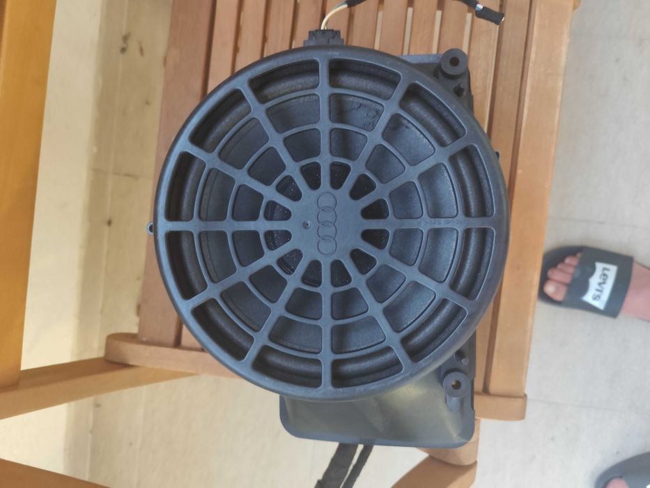 Усилвател за Ауди B&O със субуфер към него оригинален .