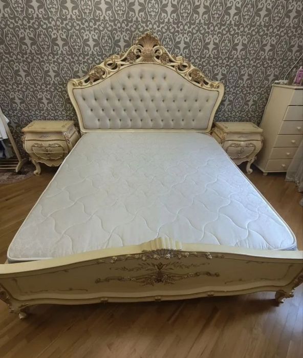 Продам спальный гарнитур
