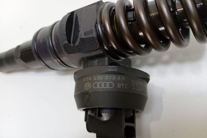 Injector CB 038130073AR Audi A4 B6 seria