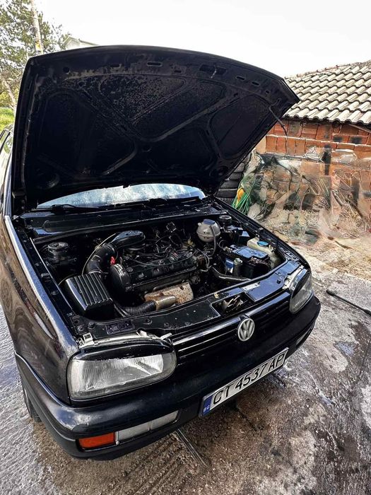 Голф 3  1.6.  75 коня