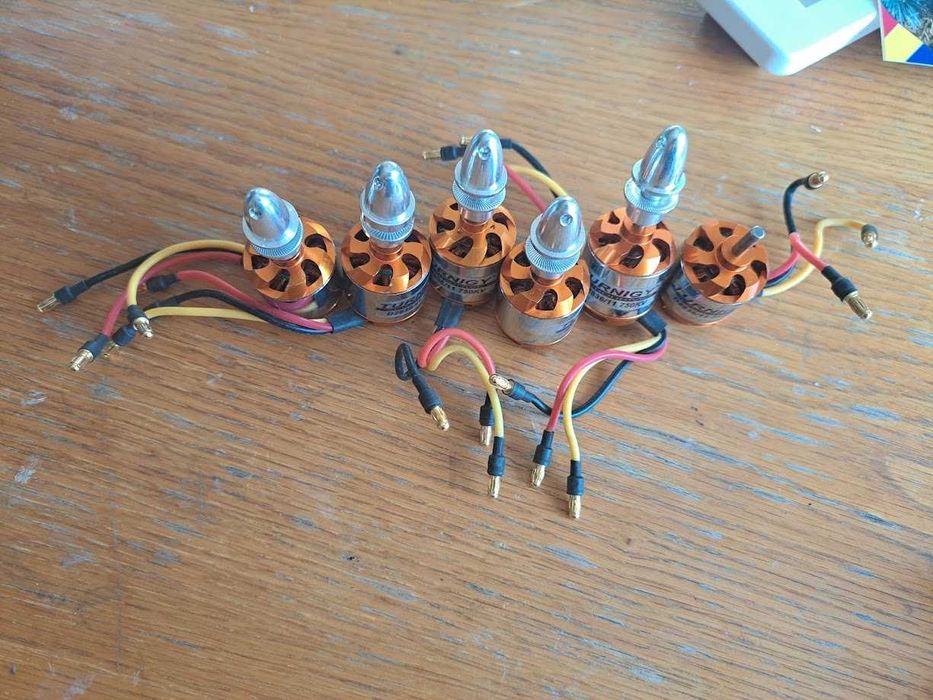 Motor Brushless Turnigy D2836 750KV pentru avioane RC, drone sau DIY