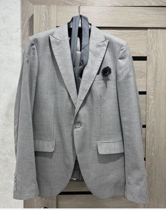 Продам Мужской костюм