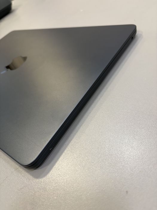 MacBook Air m2 8/256