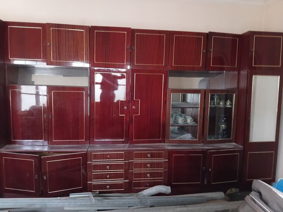 Mebel devori va shkaf sotiladi kuxeniy garnitur(yaxshi holatda)