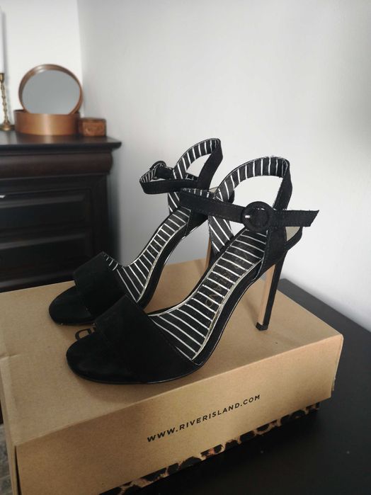 Sandale negre piele intoarsa River Island