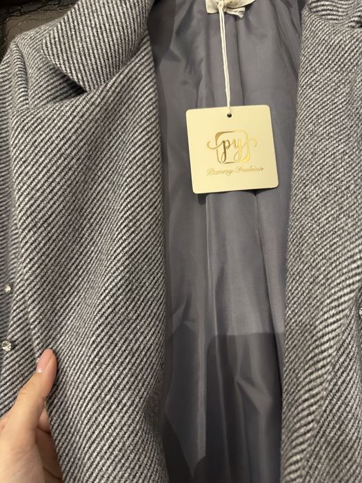 Дамско сиво палто с мъниста