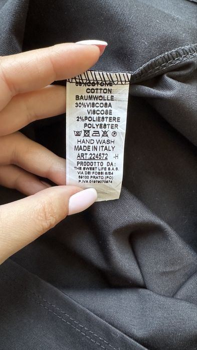 Черна рокля с камъчета