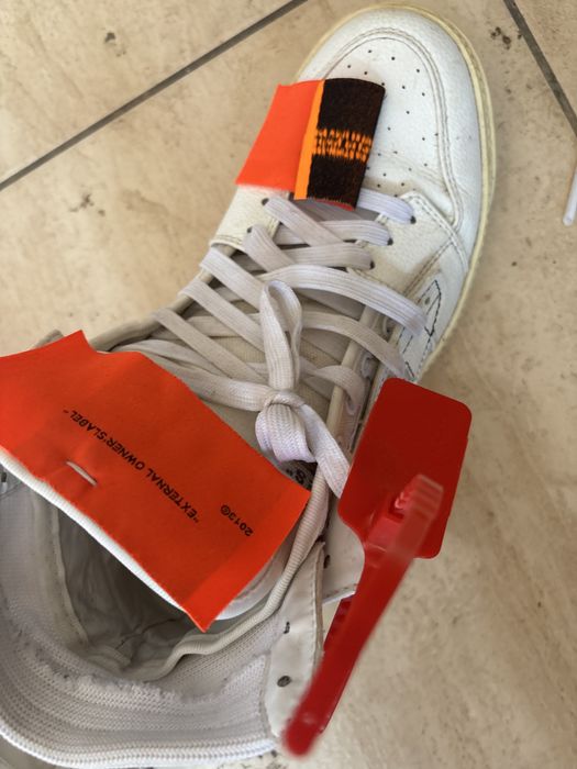 Adidasi off white aproape noi