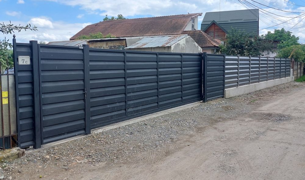 Inchiriez hala cu teren