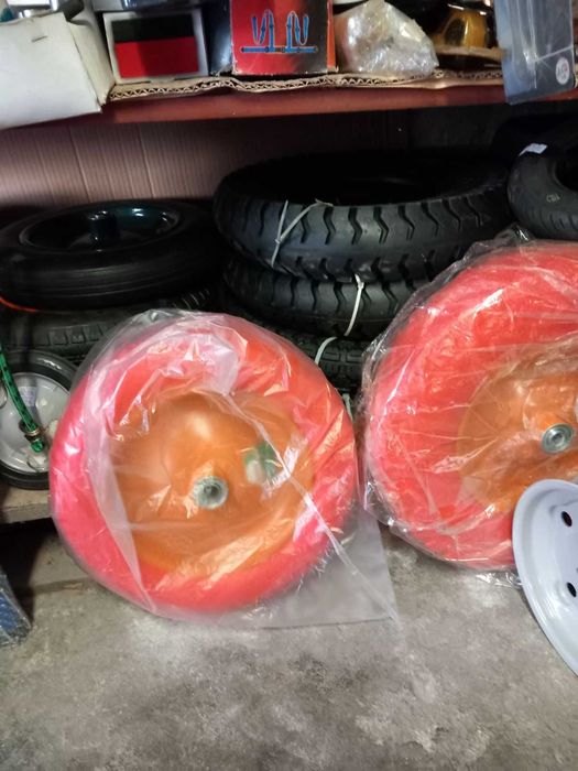 Гуми за работни колички и мото гуми