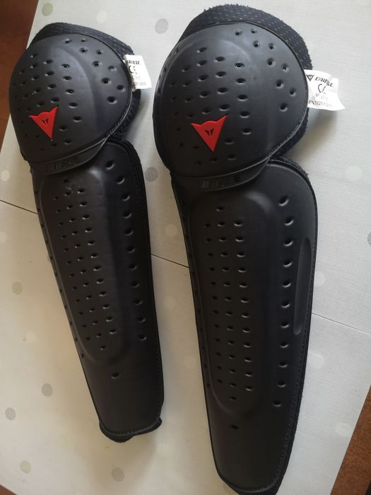 Protecții moto genunchi tibie Dainese hard premium stare  noua