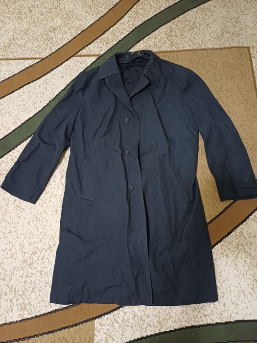 Чёрный.     плащ