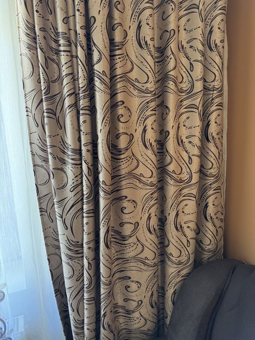 Draperie cu crem cu detalii maro