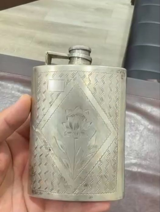 Элегантный бутылка для виски 193,9гр 875 проба из Германий