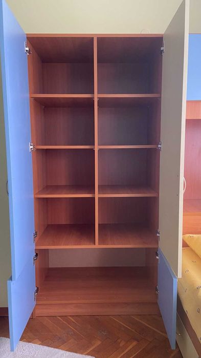 Цялостно обзавеждане за детска - легла, гардероб, етажерки, контейнер