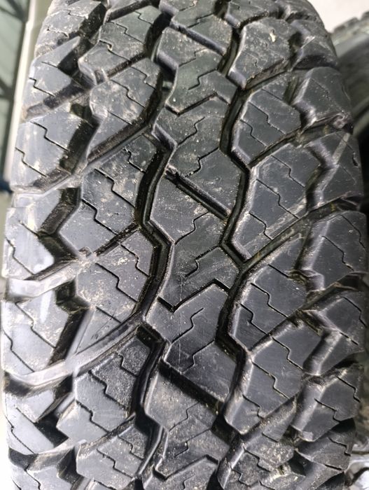 Продавам гуми 31/10.50/15