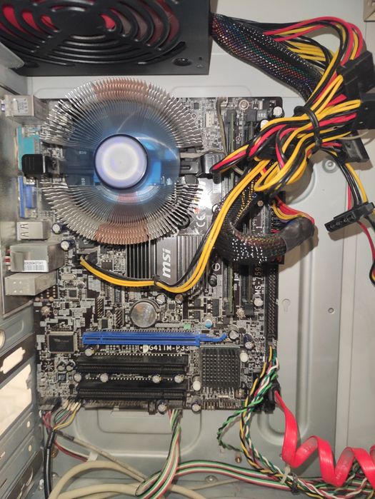 Продам старый стационарный компьютер.