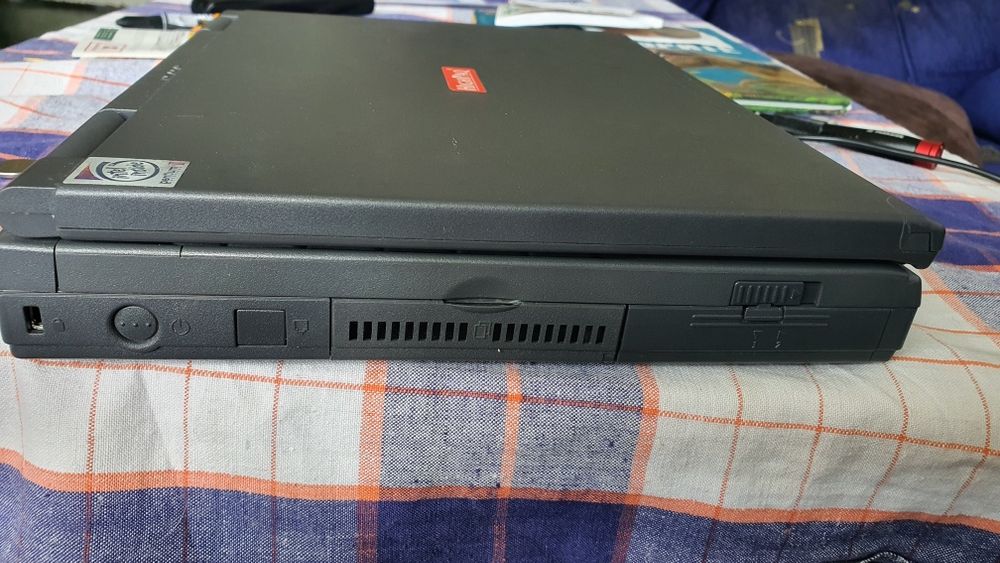 Ретро лаптоп HighPaq