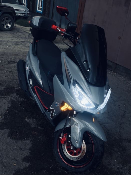 Скутер Макси 1100 Пробег Обкатка только недавно прошла.