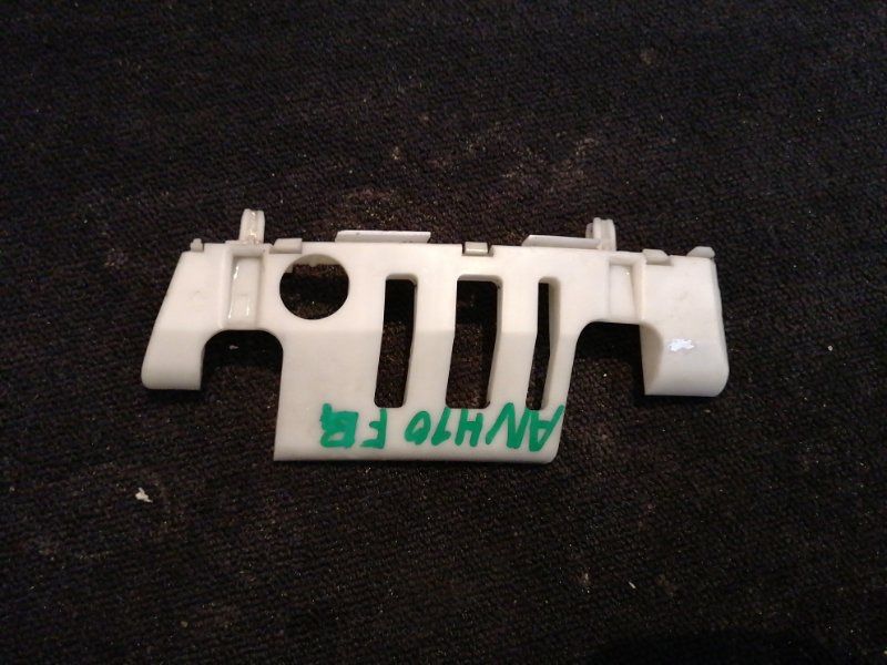 Крепление бампера Тойота Альфард крепление бампера Toyota Alphard