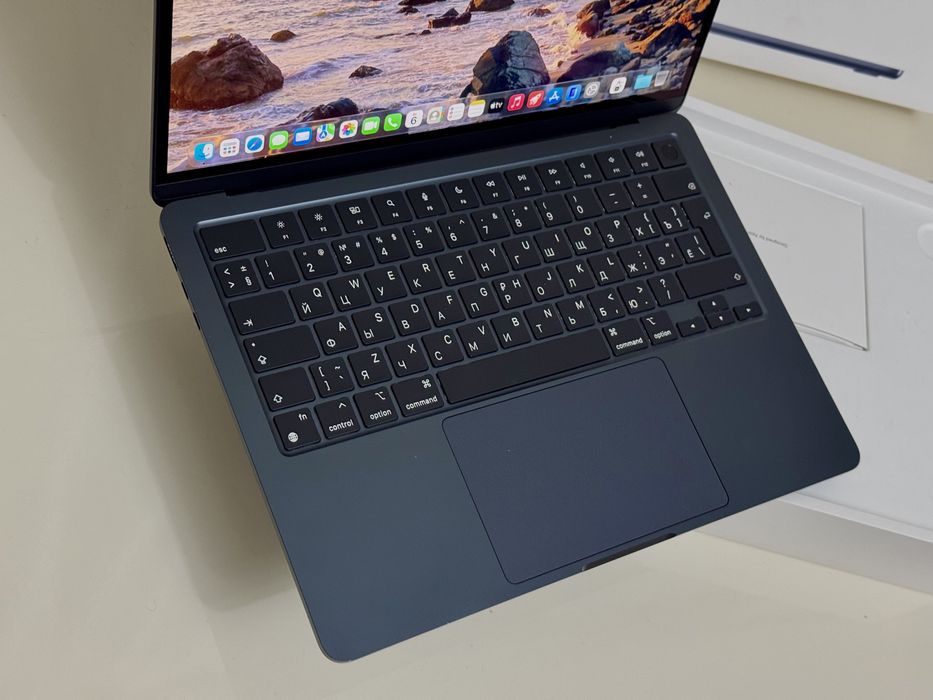 Aplle MacBook Air , 2025г, 16:Озу/ Процессор: M3