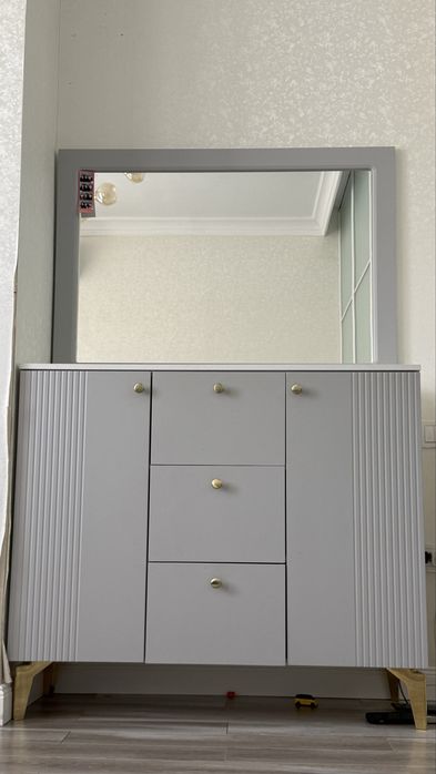 Тумба с зеркалом !