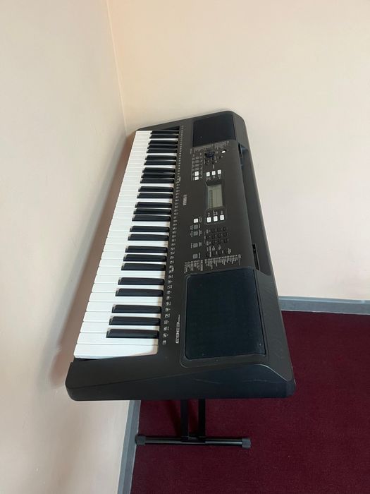 Продается синтезатор