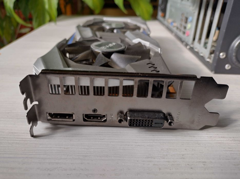 Компютър за игри - Lenovo M81 - Xeon (i7)/RAM 16GB/GTX 1060 3GB