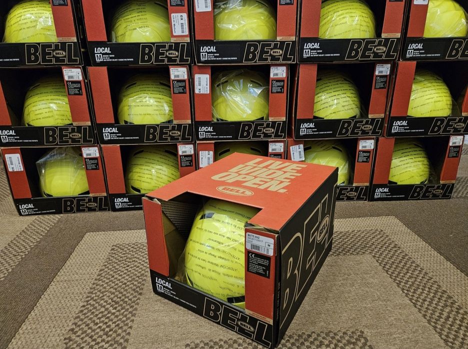 Нова каска Bell Local 55-59см за колело / тротинетка / скейтборд / BMX