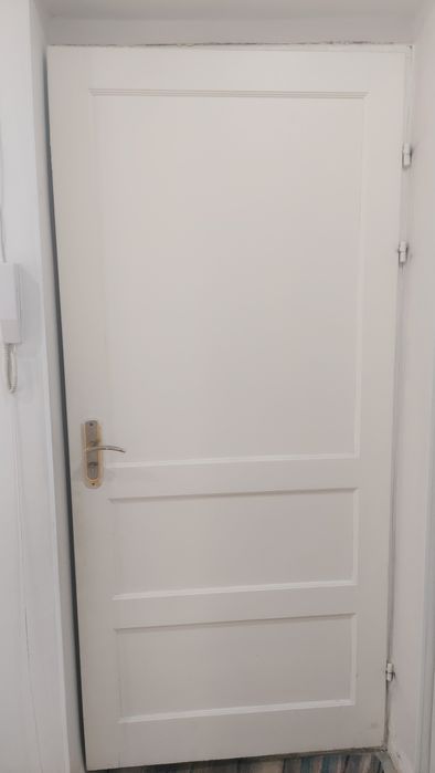 Продам дверь деревянную