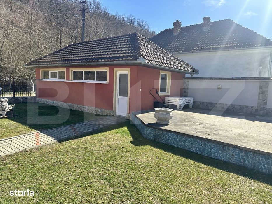 Casa cu piscina si teren generos de 3.298 mp in Lesnic, la 15 minute d