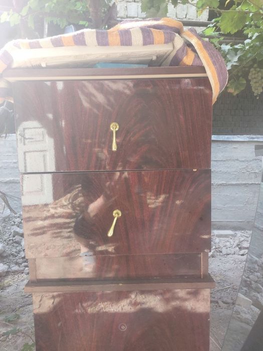 Mebel sotiladi holati juda yaxshi  hamma narsasi birga