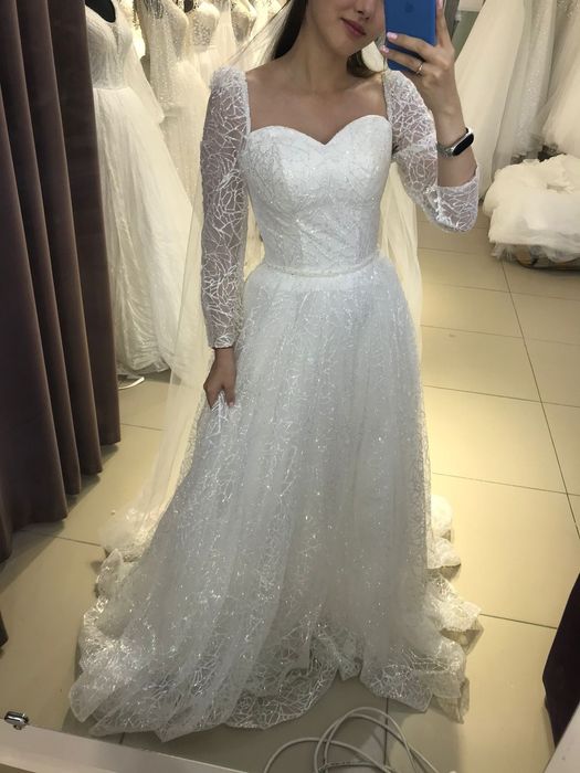 Платье  свадебное .